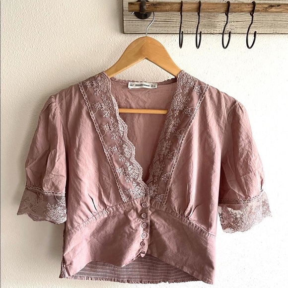 SOLD mauve lace crop top - Picture 2 of 2